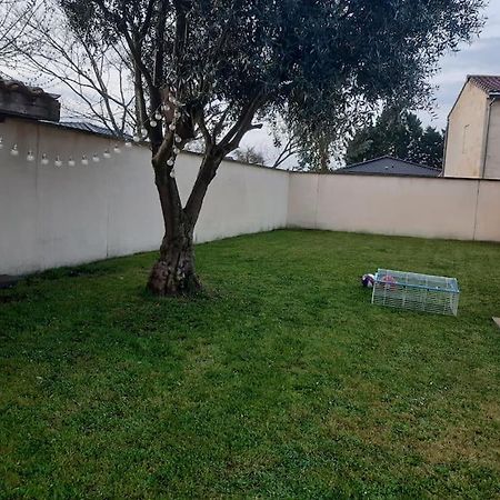 Le Petit Nid Villa Saint-Loubes Exterior photo